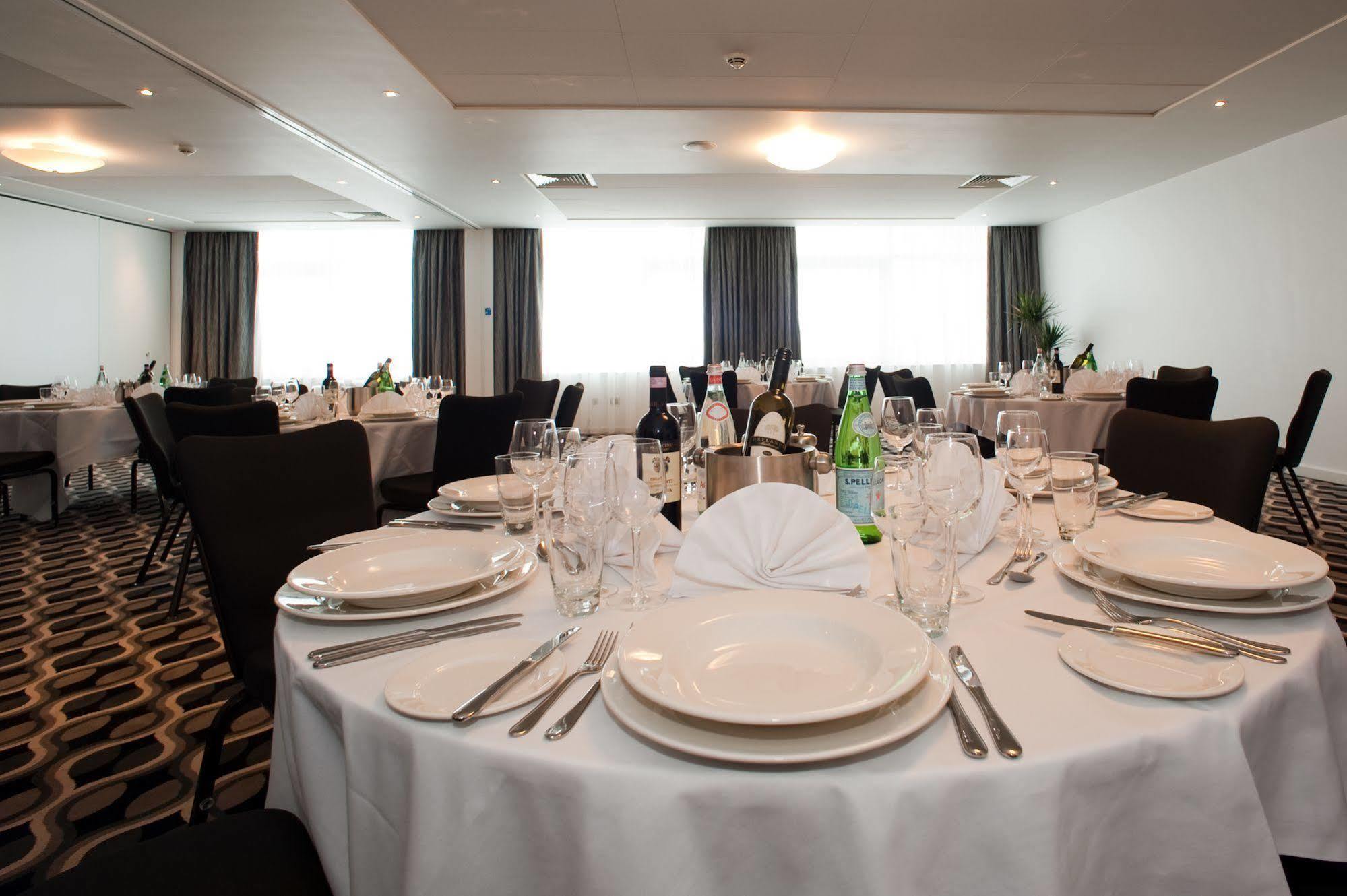 Holiday Inn Derby Riverlights By Ihg Restoran foto